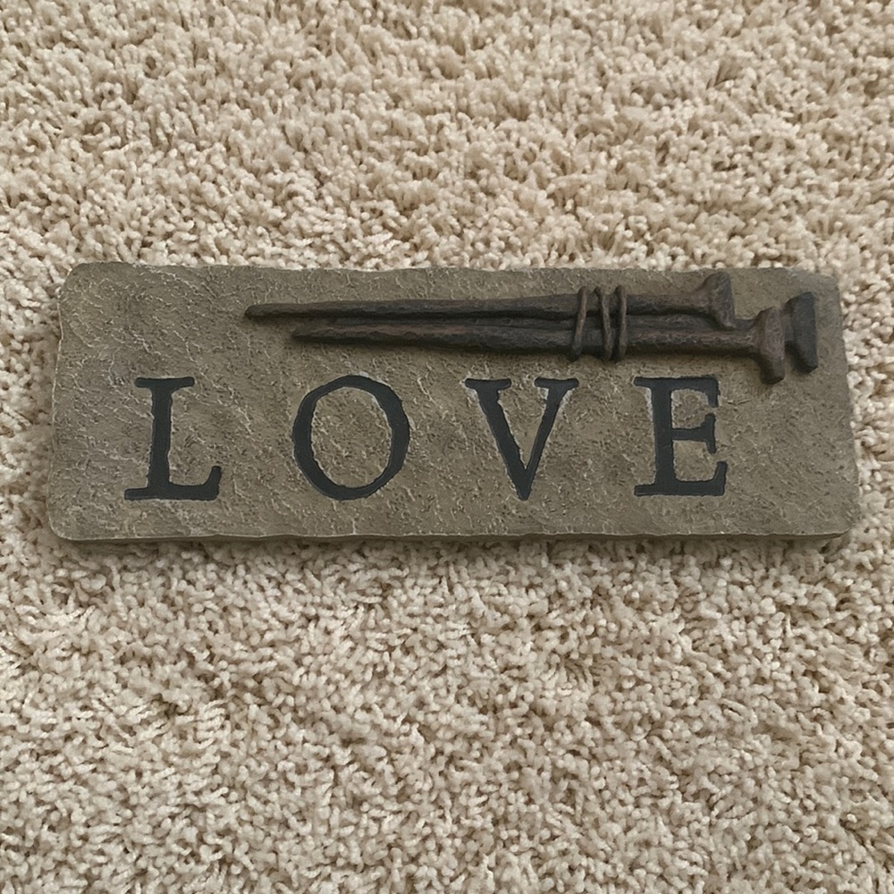 NWOT Carpentree’s Faith Collection Love sign